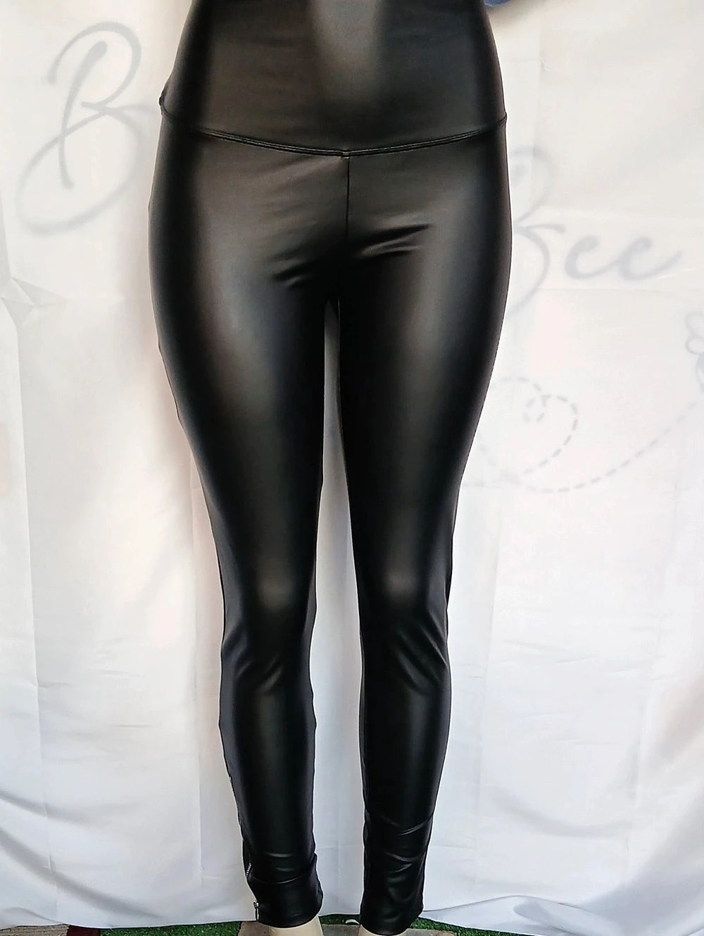 😍Yummie Legging with Zipper Faux Leather Leggings Black Size Medium